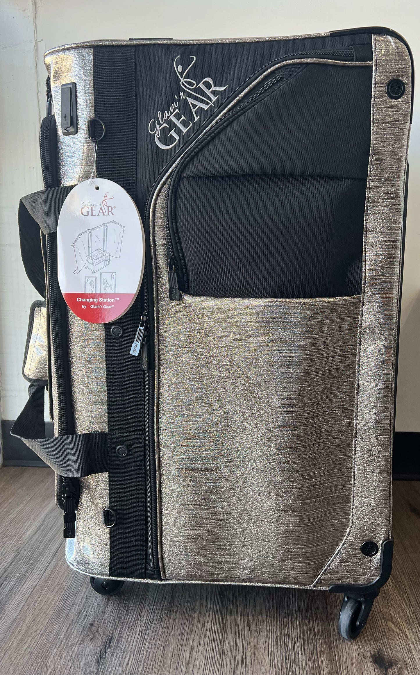 Glam'r Gear - Standard Changing Station w/ Privacy Curtain